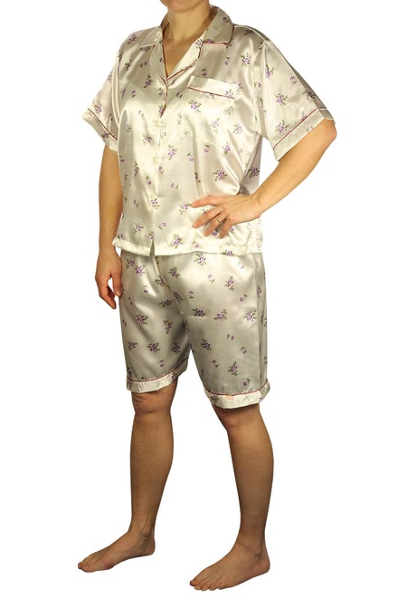 Elena Max Ecru saténové pyžamo s kraťasy krémová veľkosť: 4XL