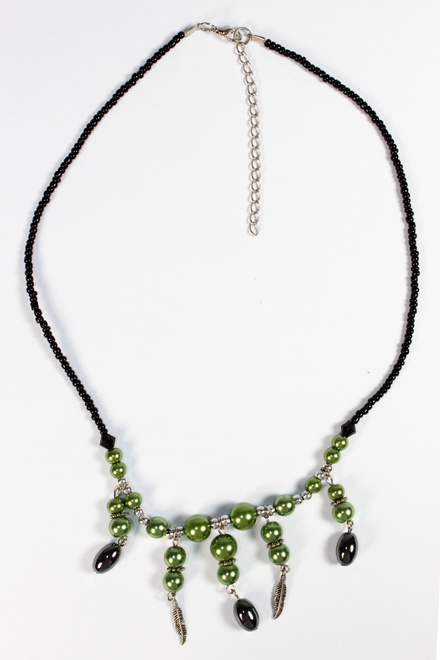 Obľúbený náhrdelník s pierkami zelená