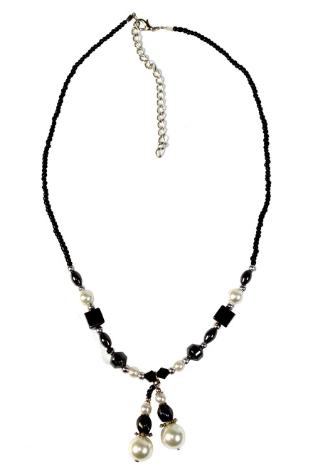 Bižutérny náhrdelník s perlami